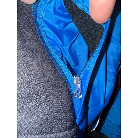 Lululemon Run Bundle Up Jacket in Black & Beaming Blue W/ Hood Size 6 - Picture 13 of 16